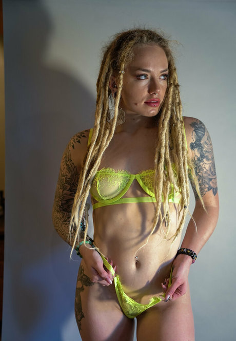 Naakte gelekte OnlyFans-foto van Thatkansasgirlfree