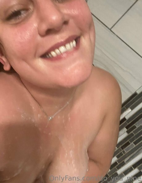 Naakte gelekte OnlyFans-foto van Doyoupine