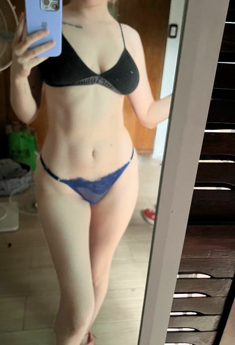 Naakte gelekte OnlyFans-foto van Musicmaggie