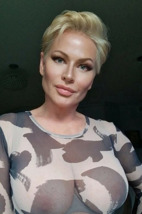 Naakte gelekte OnlyFans-foto van Cherivi
