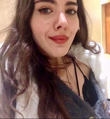 Naakte gelekte OnlyFans-foto van Selin Celikdelen