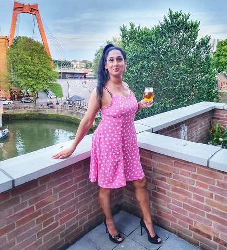 Naakte gelekte OnlyFans-foto van Natassia Crystal