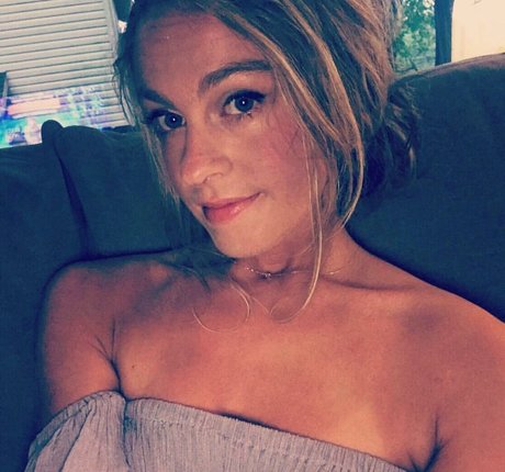 Naakte gelekte OnlyFans-foto van Kenzie Colvard