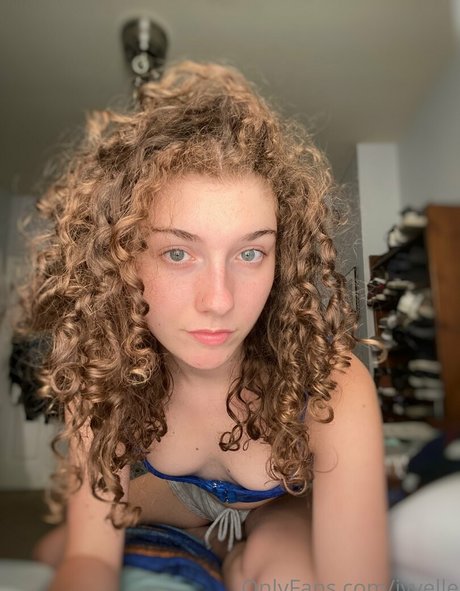 Naakte gelekte OnlyFans-foto van Ivyelle
