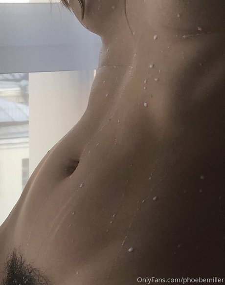 Naakte gelekte OnlyFans-foto van Phoebemiller