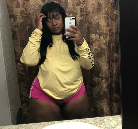 Naakte gelekte OnlyFans-foto van Therealbeautyrogers