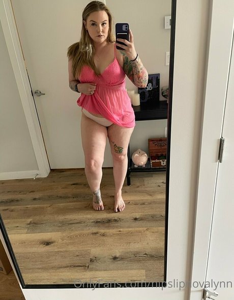 Naakte gelekte OnlyFans-foto van Nipslipnovalynn