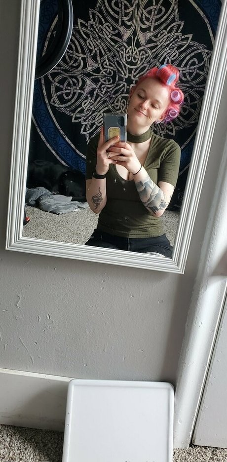 Naakte gelekte OnlyFans-foto van Tatteasefree