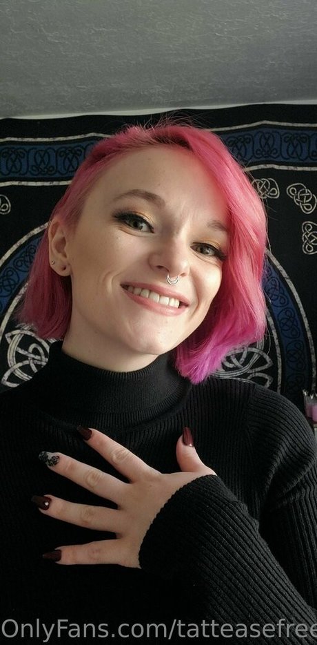 Naakte gelekte OnlyFans-foto van Tatteasefree