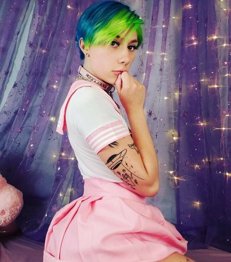 Naakte gelekte OnlyFans-foto van Moonbabyfuxk