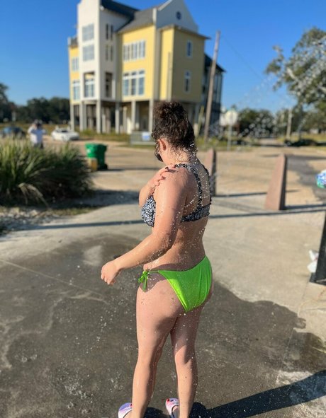 Naakte gelekte OnlyFans-foto van Caitlyncatalinafree