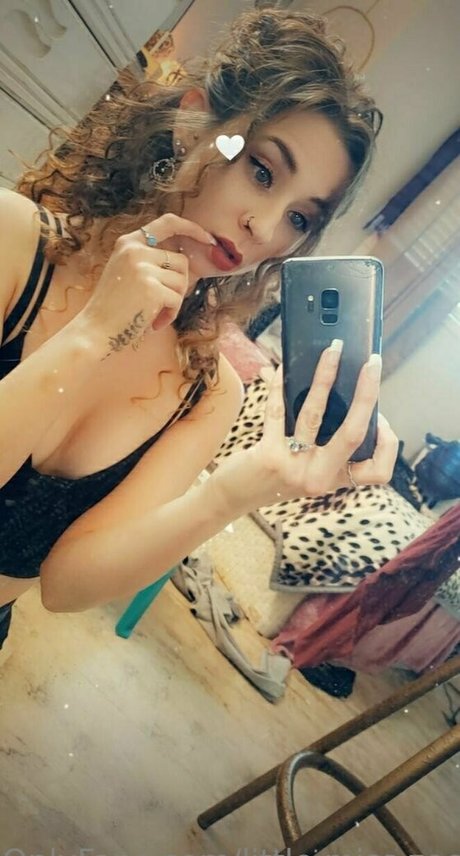 Naakte gelekte OnlyFans-foto van Littlemisszee