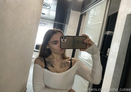 Naakte gelekte OnlyFans-foto van Sashacutiee