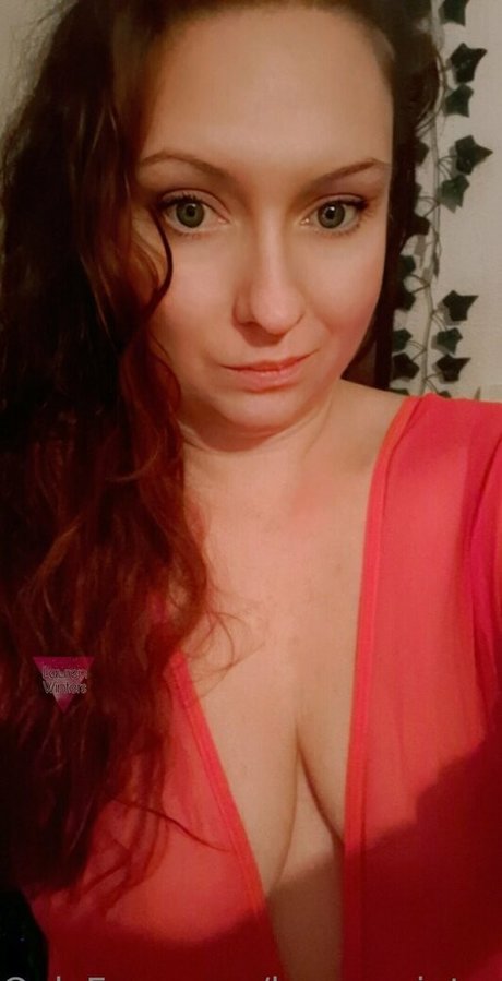 Naakte gelekte OnlyFans-foto van Dominalauren