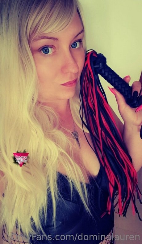 Naakte gelekte OnlyFans-foto van Dominalauren