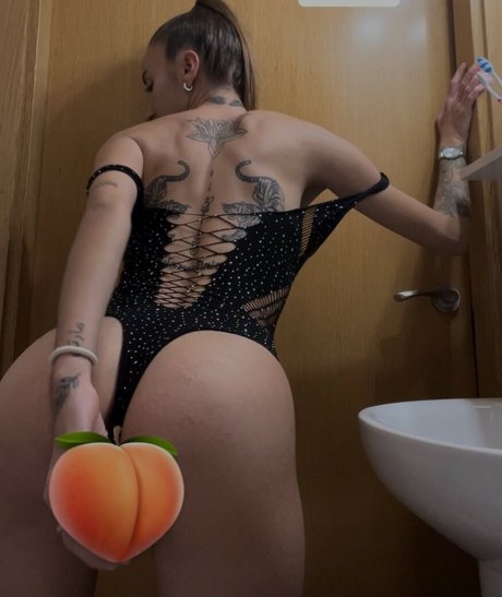 Naakte gelekte OnlyFans-foto van Andrea Carrasco