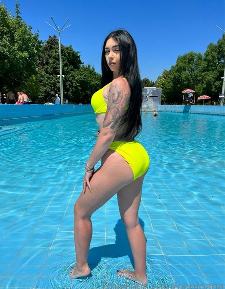 Naakte gelekte OnlyFans-foto van Oanioana