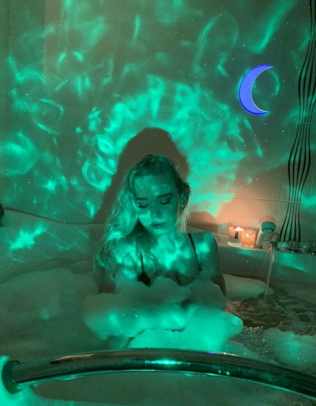 Naakte gelekte OnlyFans-foto van Desiree Mumm