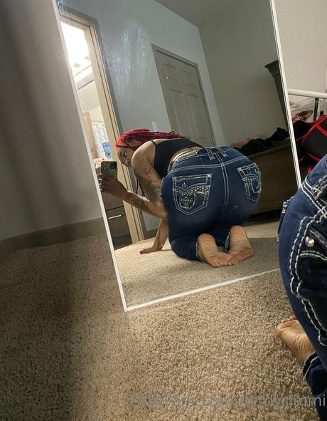 Naakte gelekte OnlyFans-foto van Nerdysimmi