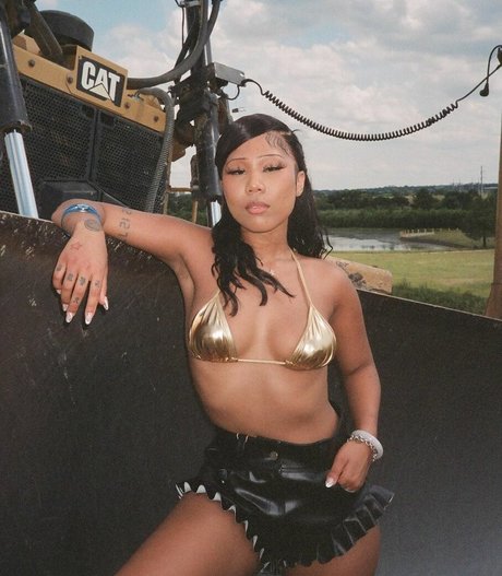Naakte gelekte OnlyFans-foto van Sukibaby