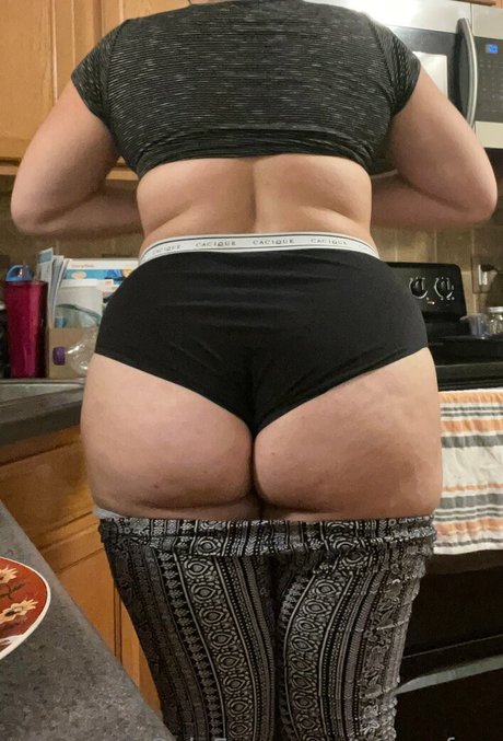 Naakte gelekte OnlyFans-foto van Taerapfree
