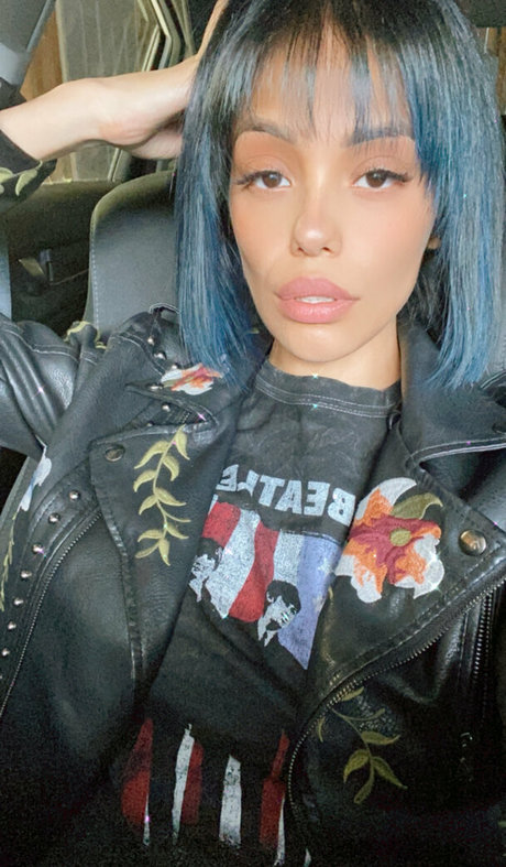 Naakte gelekte OnlyFans-foto van Ninamorelo