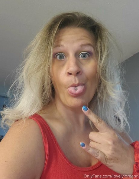 Naakte gelekte OnlyFans-foto van Lovelyloreann
