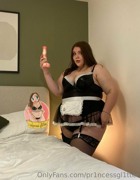 Naakte gelekte OnlyFans-foto van Pr1ncessgl1tterfree