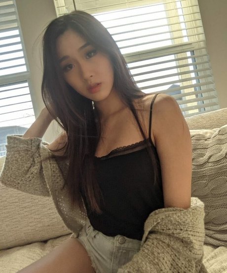 Naakte gelekte OnlyFans-foto van Yougelly