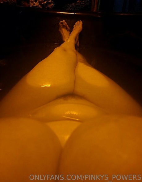 Naakte gelekte OnlyFans-foto van Pinkystoes