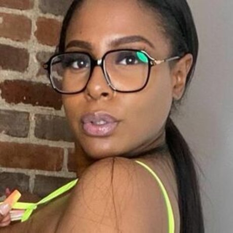 Naakte gelekte OnlyFans-foto van Fat Booty Bae