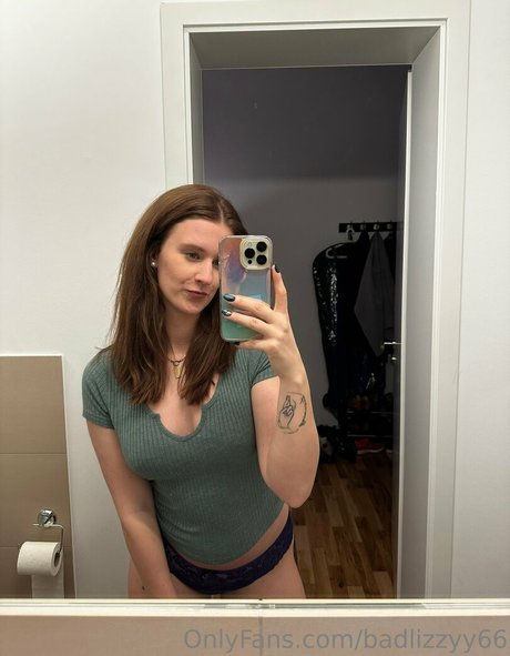 Naakte gelekte OnlyFans-foto van Badlizzyy66