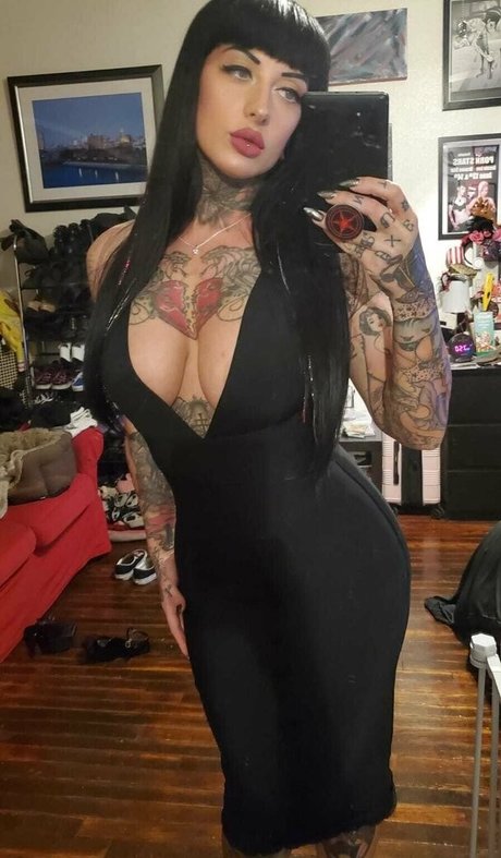 Naakte gelekte OnlyFans-foto van Omgitsjessielee