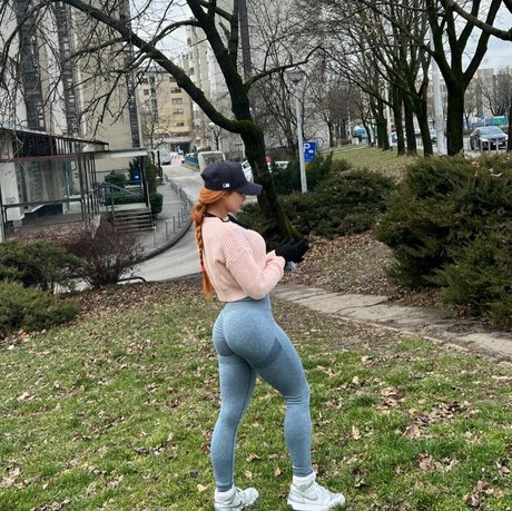 Naakte gelekte OnlyFans-foto van Alice Beaumont