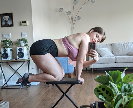 Naakte gelekte OnlyFans-foto van Naomiwastaken