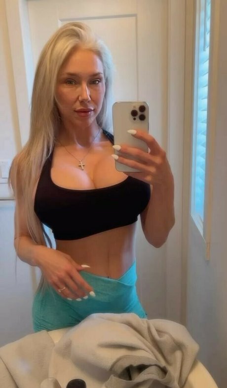 Naakte gelekte OnlyFans-foto van Karen Orlena Ifbb