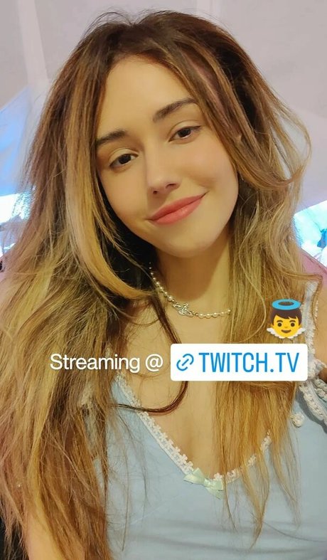 Naakte gelekte OnlyFans-foto van Catplant Asmr