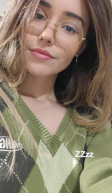 Naakte gelekte OnlyFans-foto van Catplant Asmr