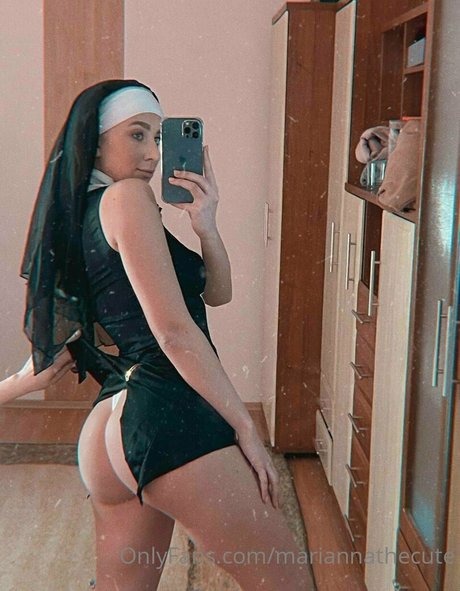 Naakte gelekte OnlyFans-foto van Mariannathecute