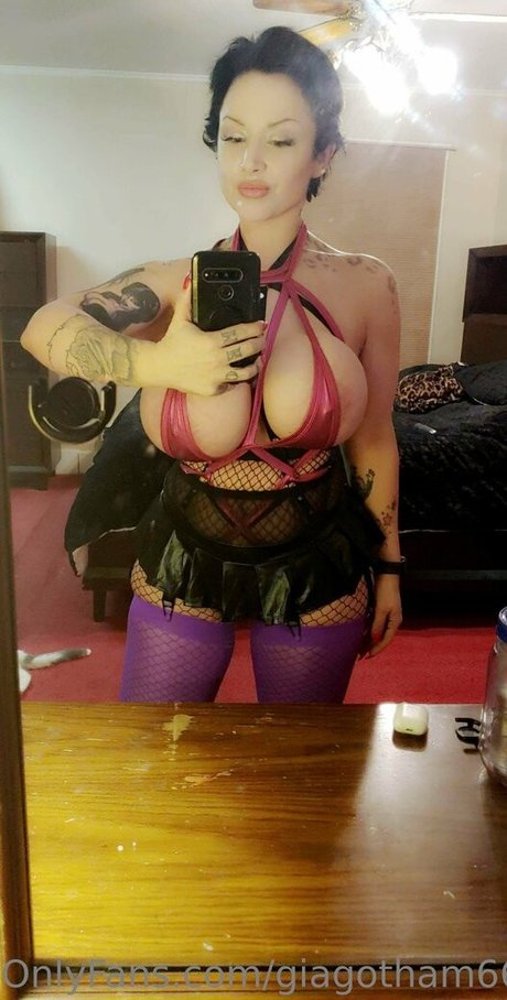 Naakte gelekte OnlyFans-foto van Giagotham666