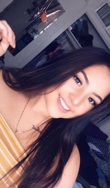 Naakte gelekte OnlyFans-foto van Fernanda Robles