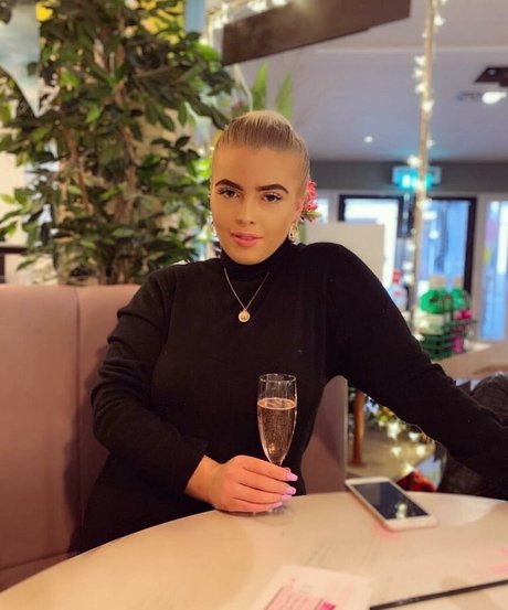 Naakte gelekte OnlyFans-foto van Libbyrebecca