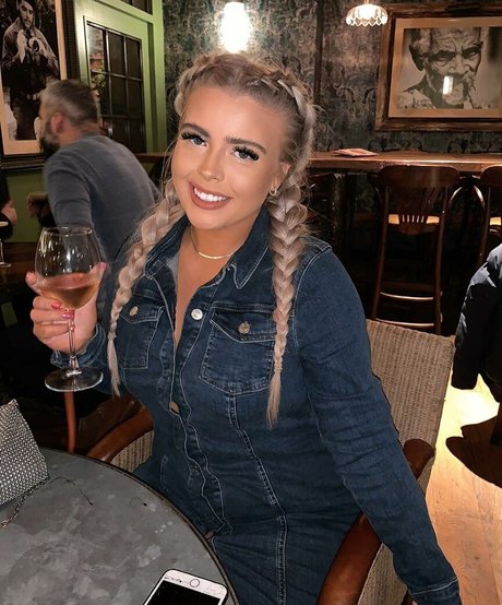 Naakte gelekte OnlyFans-foto van Libbyrebecca