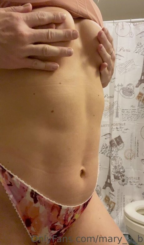 Naakte gelekte OnlyFans-foto van Mary Abx