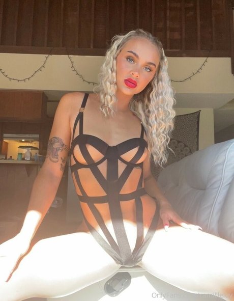 Naakte gelekte OnlyFans-foto van Camillleluv