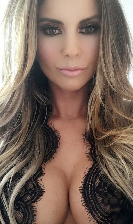 Naakte gelekte OnlyFans-foto van Kristen Strout