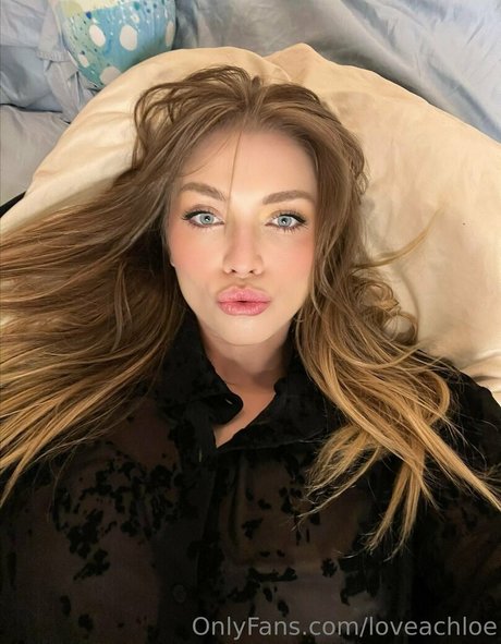 Naakte gelekte OnlyFans-foto van Loveachloe