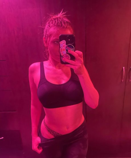 Naakte gelekte OnlyFans-foto van Loveachloe