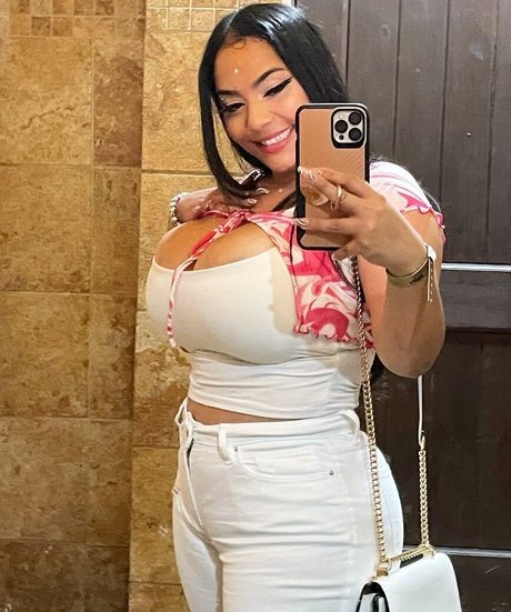Naakte gelekte OnlyFans-foto van Jakioppai