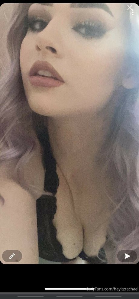 Naakte gelekte OnlyFans-foto van Heyitzrachael
